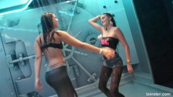 Wet amateur girls go berzerk Screencap 6 on www.sinx.com