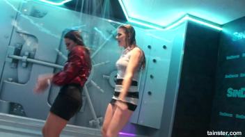 Wet amateur girls go berzerk Screencap 60 on www.sinx.com