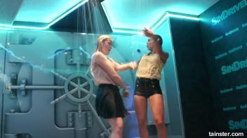 Wet amateur girls go berzerk Screencap 77 on www.sinx.com