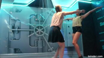 Wet amateur girls go berzerk Screencap 78 on www.sinx.com