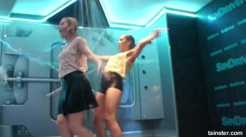 Wet amateur girls go berzerk Screencap 79 on www.sinx.com