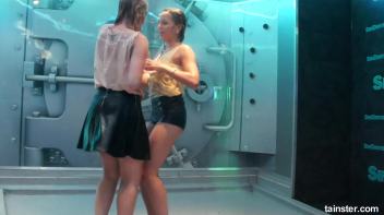 Wet amateur girls go berzerk Screencap 81 on www.sinx.com