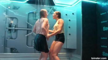 Wet amateur girls go berzerk Screencap 83 on www.sinx.com