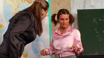 Schoolgirl Screencap 13 on www.sinx.com