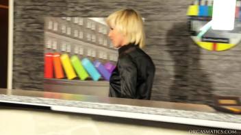 On The Job Orgasamtic Fun Screencap 3 on www.sinx.com