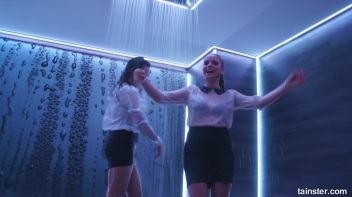 We Wanna Work It Wet! Screencap 85 on www.sinx.com