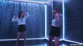 We Wanna Work It Wet! Screencap 70 on www.sinx.com