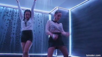 We Wanna Work It Wet! Screencap 79 on www.sinx.com