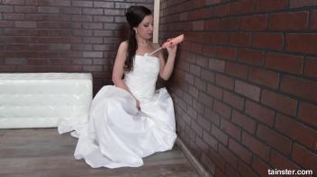 Tereza Bizarre the wedding cum slut Screencap 7 on www.sinx.com