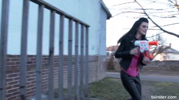 Huntress becomes slimy prey Screencap 1 on www.sinx.com