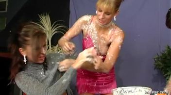 Food Fight At A Restaurant Screencap 27 on www.sinx.com