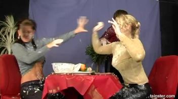 Food Fight At A Restaurant Screencap 29 on www.sinx.com