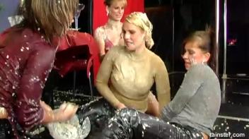 Food Fight At A Restaurant Screencap 43 on www.sinx.com