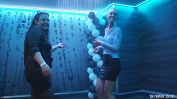 You See Me I Be Wet, Wet, Wet, Wet, Wet... Screencap 13 on www.sinx.com