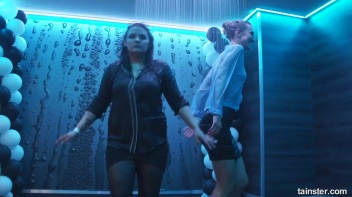 You See Me I Be Wet, Wet, Wet, Wet, Wet... Screencap 15 on www.sinx.com