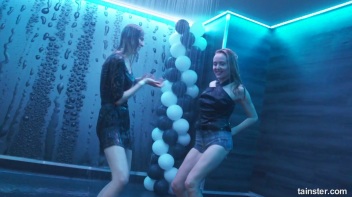 You See Me I Be Wet, Wet, Wet, Wet, Wet... Screencap 20 on www.sinx.com