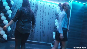 You See Me I Be Wet, Wet, Wet, Wet, Wet... Screencap 3 on www.sinx.com