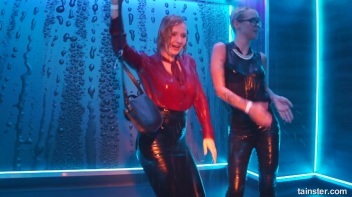 You See Me I Be Wet, Wet, Wet, Wet, Wet... Screencap 47 on www.sinx.com