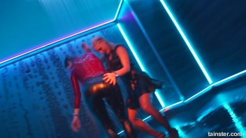 You See Me I Be Wet, Wet, Wet, Wet, Wet... Screencap 57 on www.sinx.com