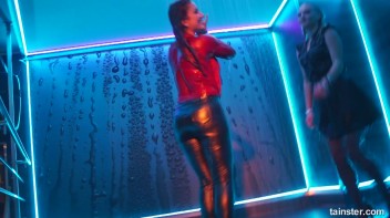 You See Me I Be Wet, Wet, Wet, Wet, Wet... Screencap 62 on www.sinx.com