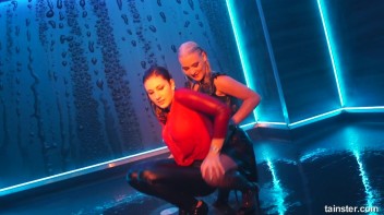 You See Me I Be Wet, Wet, Wet, Wet, Wet... Screencap 63 on www.sinx.com