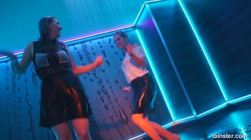 You See Me I Be Wet, Wet, Wet, Wet, Wet... Screencap 71 on www.sinx.com