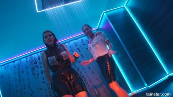 You See Me I Be Wet, Wet, Wet, Wet, Wet... Screencap 72 on www.sinx.com