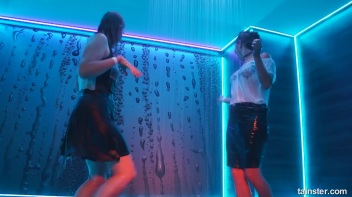 You See Me I Be Wet, Wet, Wet, Wet, Wet... Screencap 76 on www.sinx.com