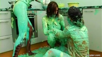 Fluorescent Goo Food Fight Screencap 35 on www.sinx.com