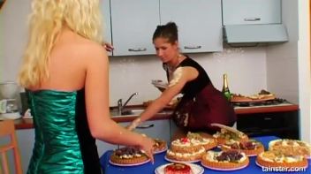 Anniversary Party Food Fight Screencap 11 on www.sinx.com