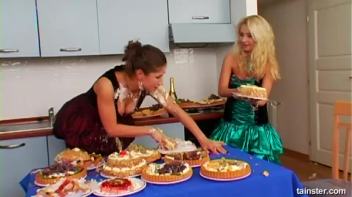Anniversary Party Food Fight Screencap 12 on www.sinx.com