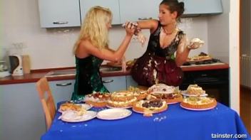 Anniversary Party Food Fight Screencap 16 on www.sinx.com