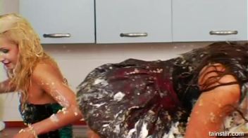 Anniversary Party Food Fight Screencap 73 on www.sinx.com