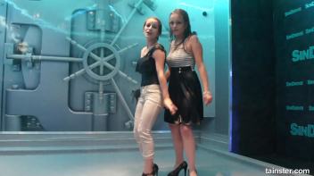 Spectacular wetlook dancing Screencap 59 on www.sinx.com