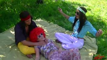 Hippy Chicks Crave That Dick! Screencap 19 on www.sinx.com