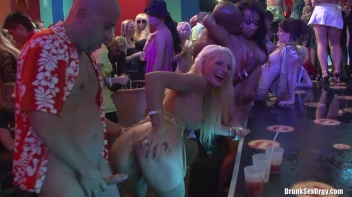 Bikini Beach Balls Part 3 - Main Edit Screencap 19 on www.sinx.com