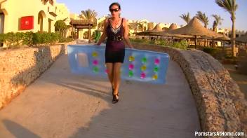 Wetlook In Paradise Screencap 13 on www.sinx.com