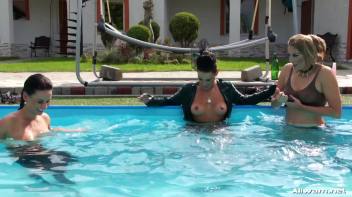 Wetlook Surprises Are So Punk Rock Screencap 79 on www.sinx.com