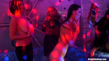 Holiday Hotties Part 3 - Shower Cam Screencap 95 on www.sinx.com