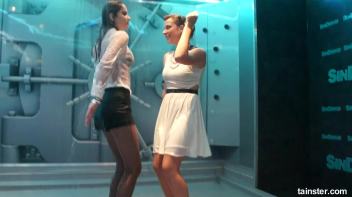 Amateur girls getting wild and wet Screencap 9 on www.sinx.com