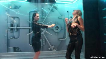 Amateur girls getting wild and wet Screencap 19 on www.sinx.com