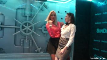 Amateur girls getting wild and wet Screencap 24 on www.sinx.com