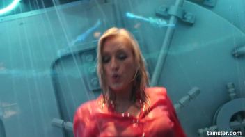 Amateur girls getting wild and wet Screencap 35 on www.sinx.com