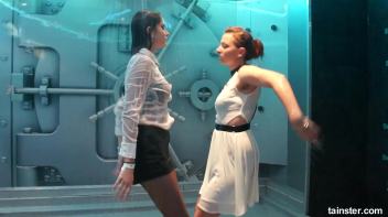Amateur girls getting wild and wet Screencap 4 on www.sinx.com