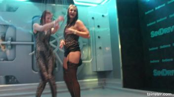 Amateur girls getting wild and wet Screencap 44 on www.sinx.com