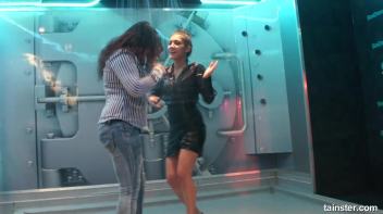 Amateur girls getting wild and wet Screencap 49 on www.sinx.com