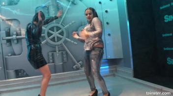 Amateur girls getting wild and wet Screencap 53 on www.sinx.com
