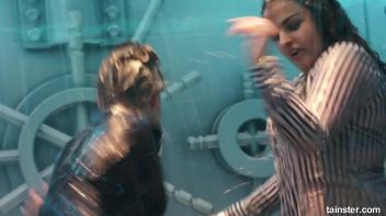 Amateur girls getting wild and wet Screencap 54 on www.sinx.com