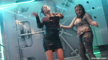 Amateur girls getting wild and wet Screencap 62 on www.sinx.com