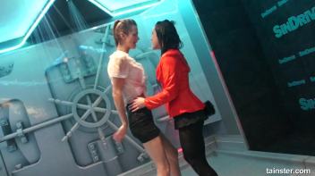 Amateur girls getting wild and wet Screencap 66 on www.sinx.com